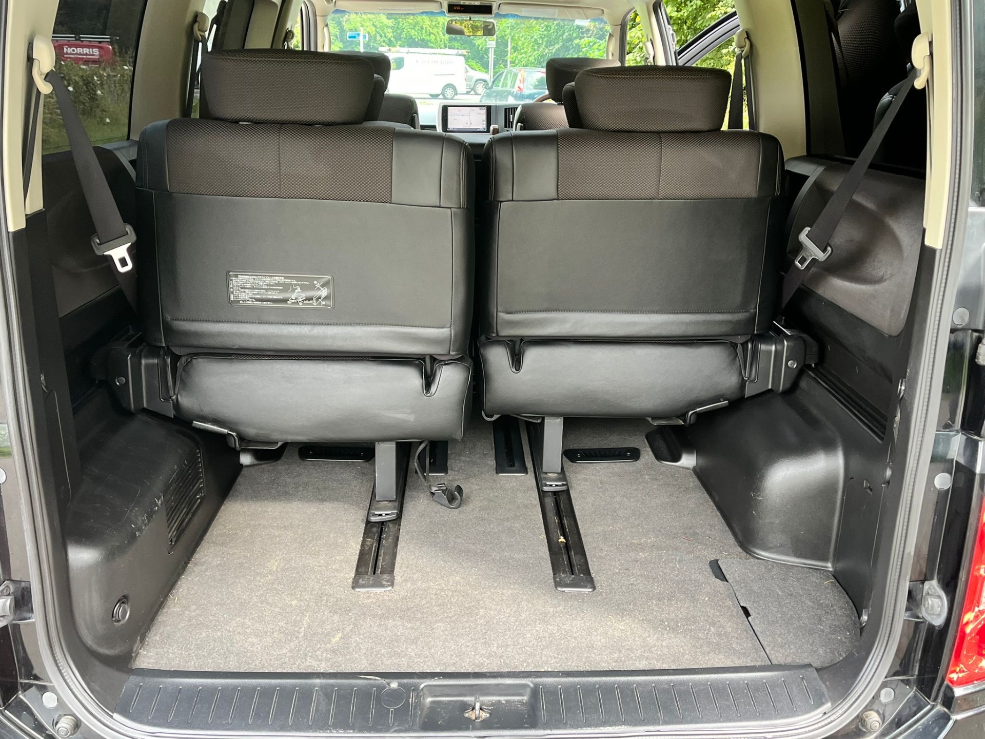 NISSAN ELGRAND 3.5 V6 Auto 8 Seater mpv 4X4