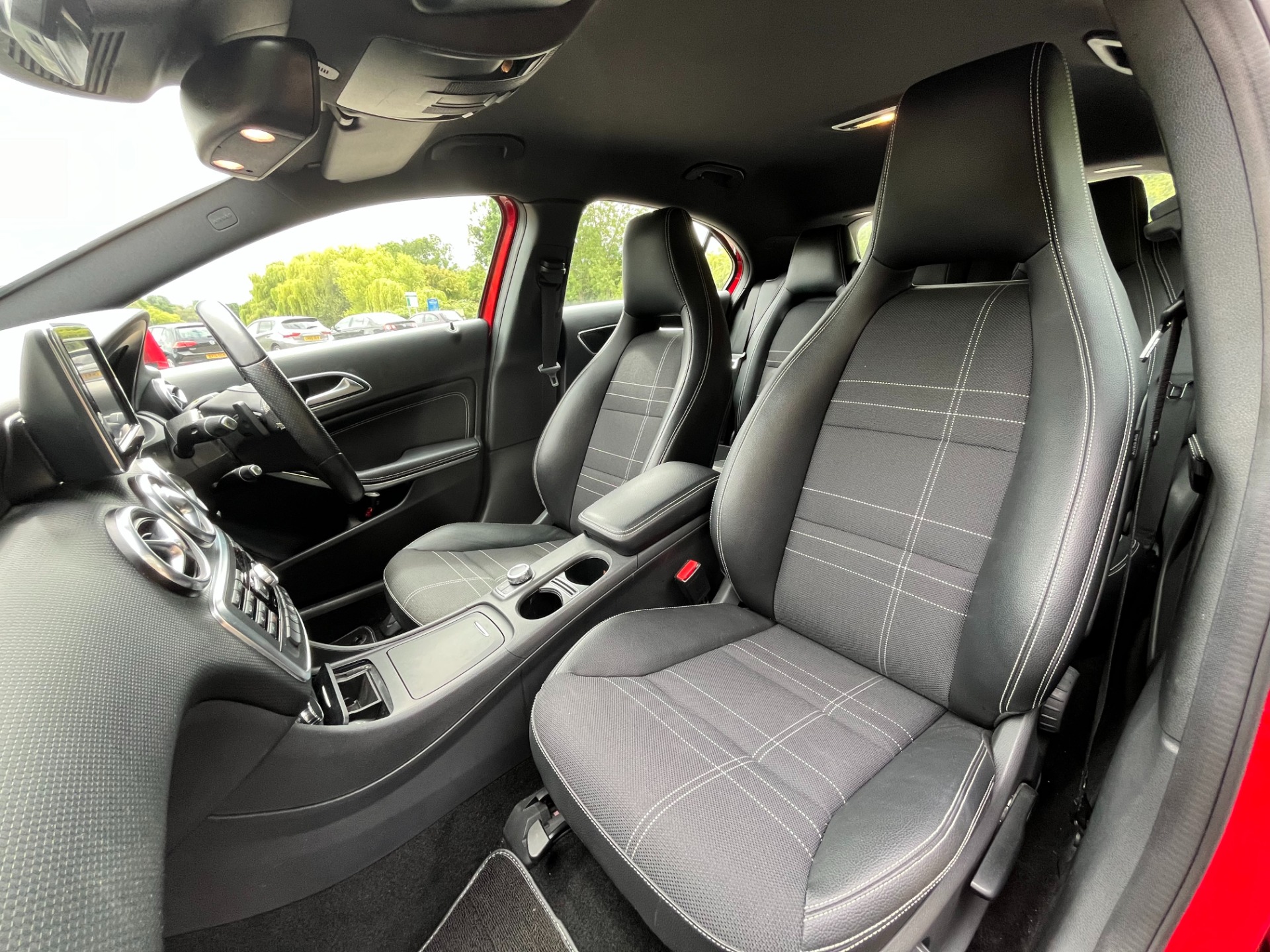 MERCEDES-BENZ A-CLASS A180