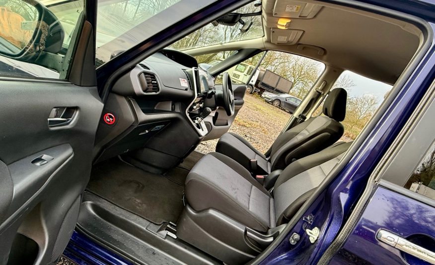 NISSAN SERENA 2.0h Auto 8 Seater Hybrid