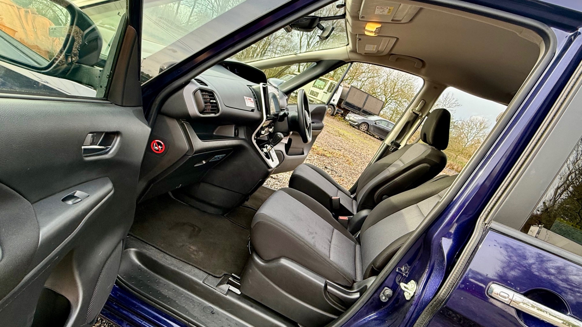 NISSAN SERENA 2.0h Auto 8 Seater Hybrid