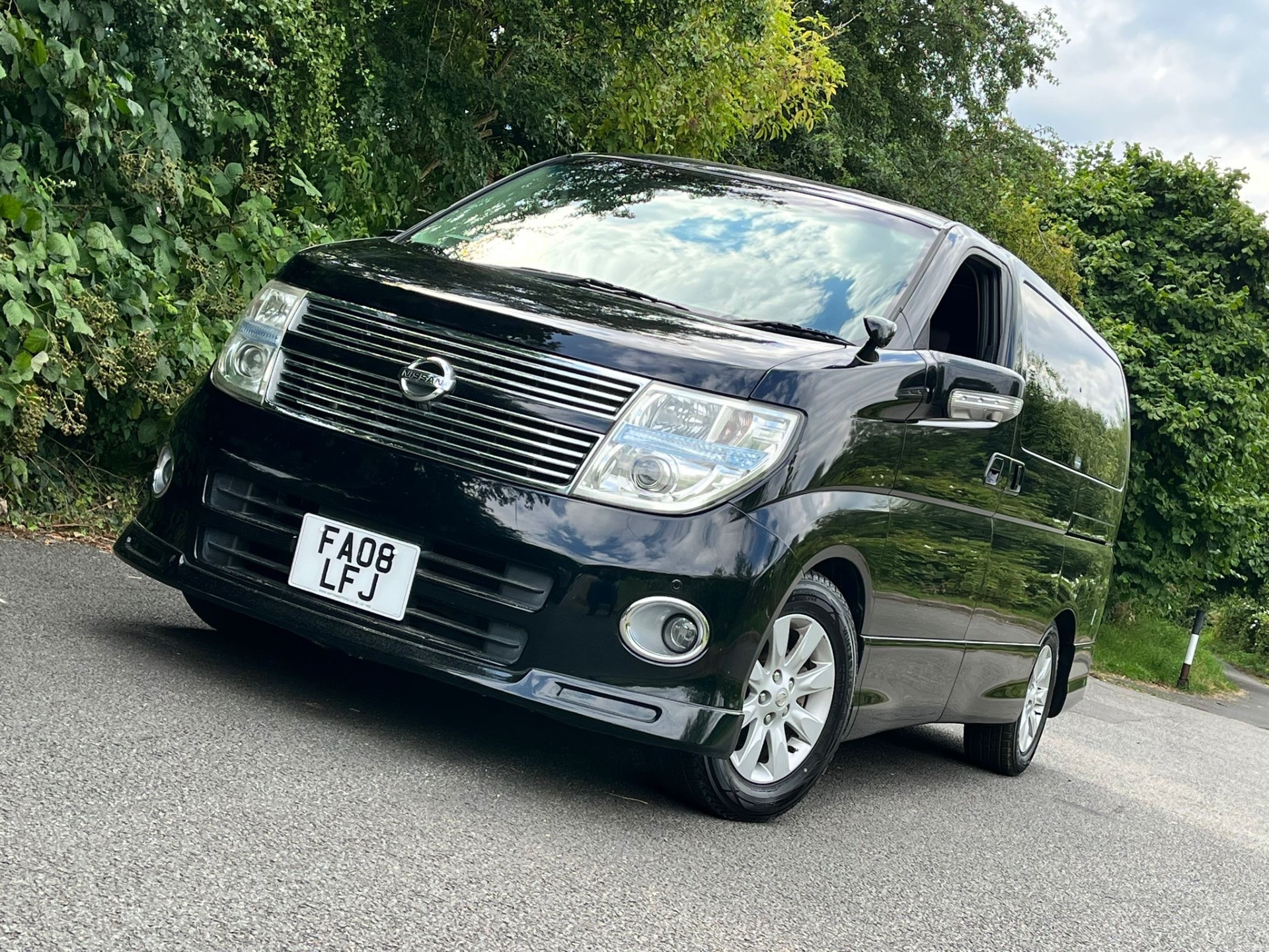 NISSAN ELGRAND 3.5 V6 Auto 8 Seater mpv 4X4