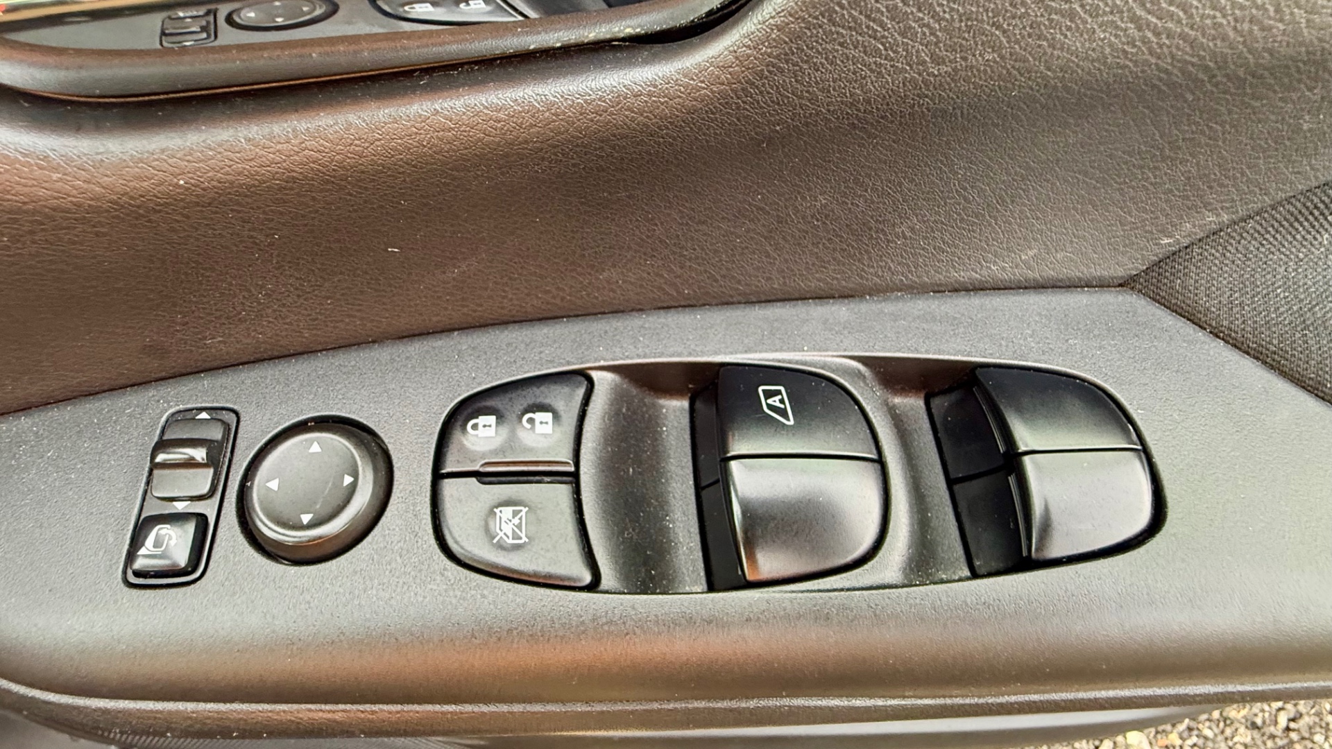 NISSAN SERENA 2.0h Auto 8 Seater Hybrid