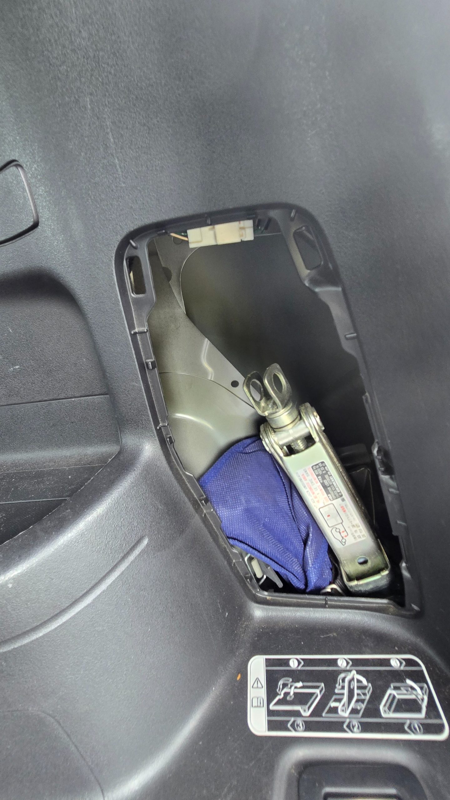 HONDA FREED SPIKE HYBRID 1.5 Auto 5 Seater MPV