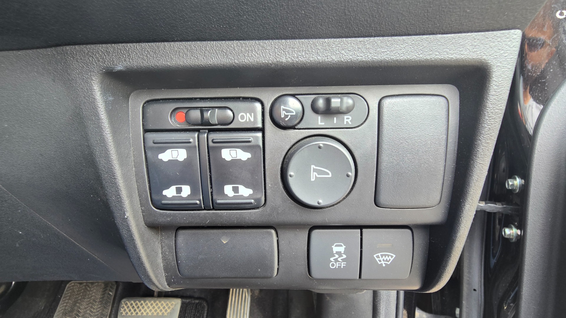 HONDA FREED SPIKE HYBRID 1.5 Auto 5 Seater MPV