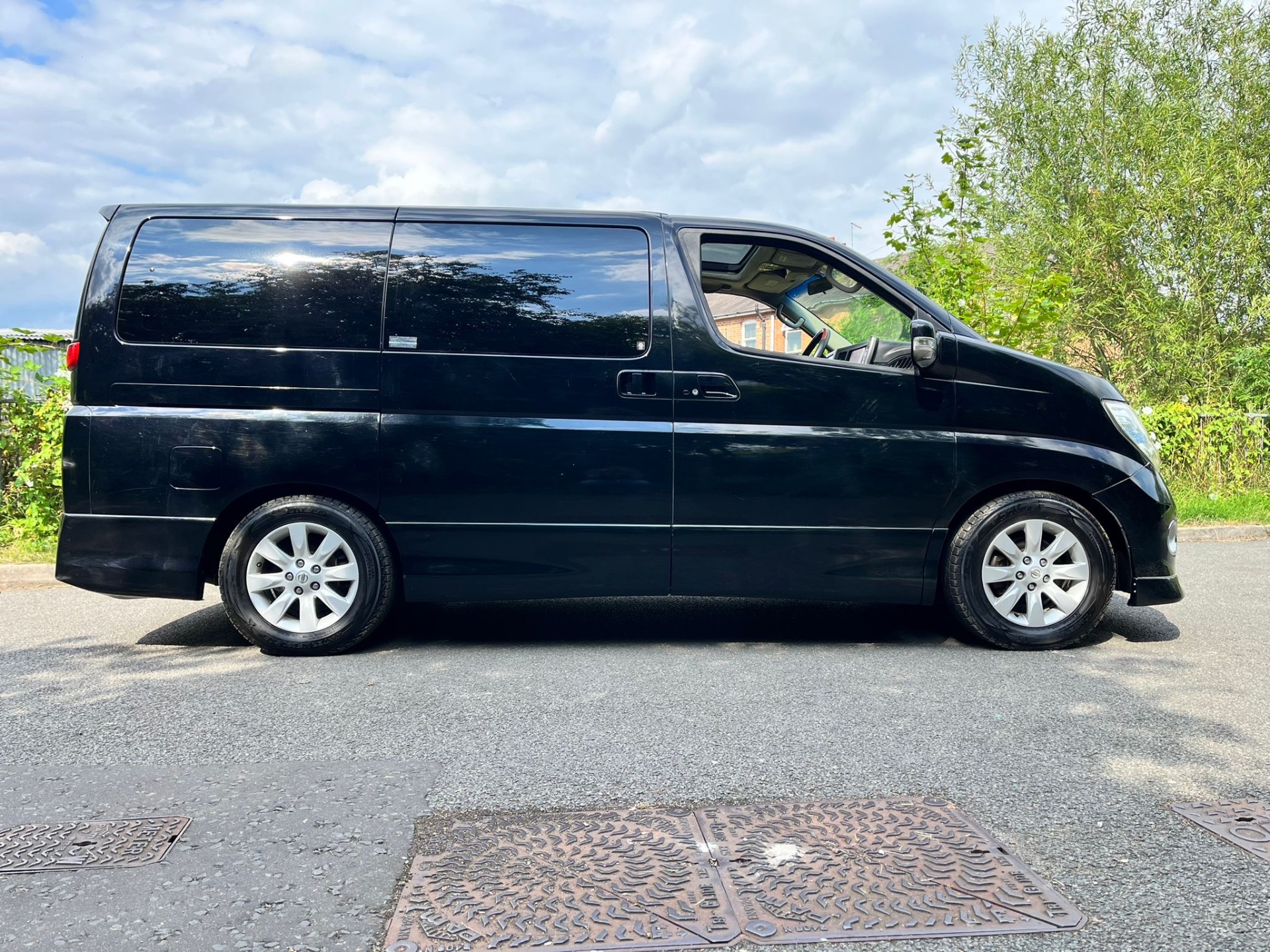 NISSAN ELGRAND 3.5 V6 Auto 8 Seater mpv 4X4