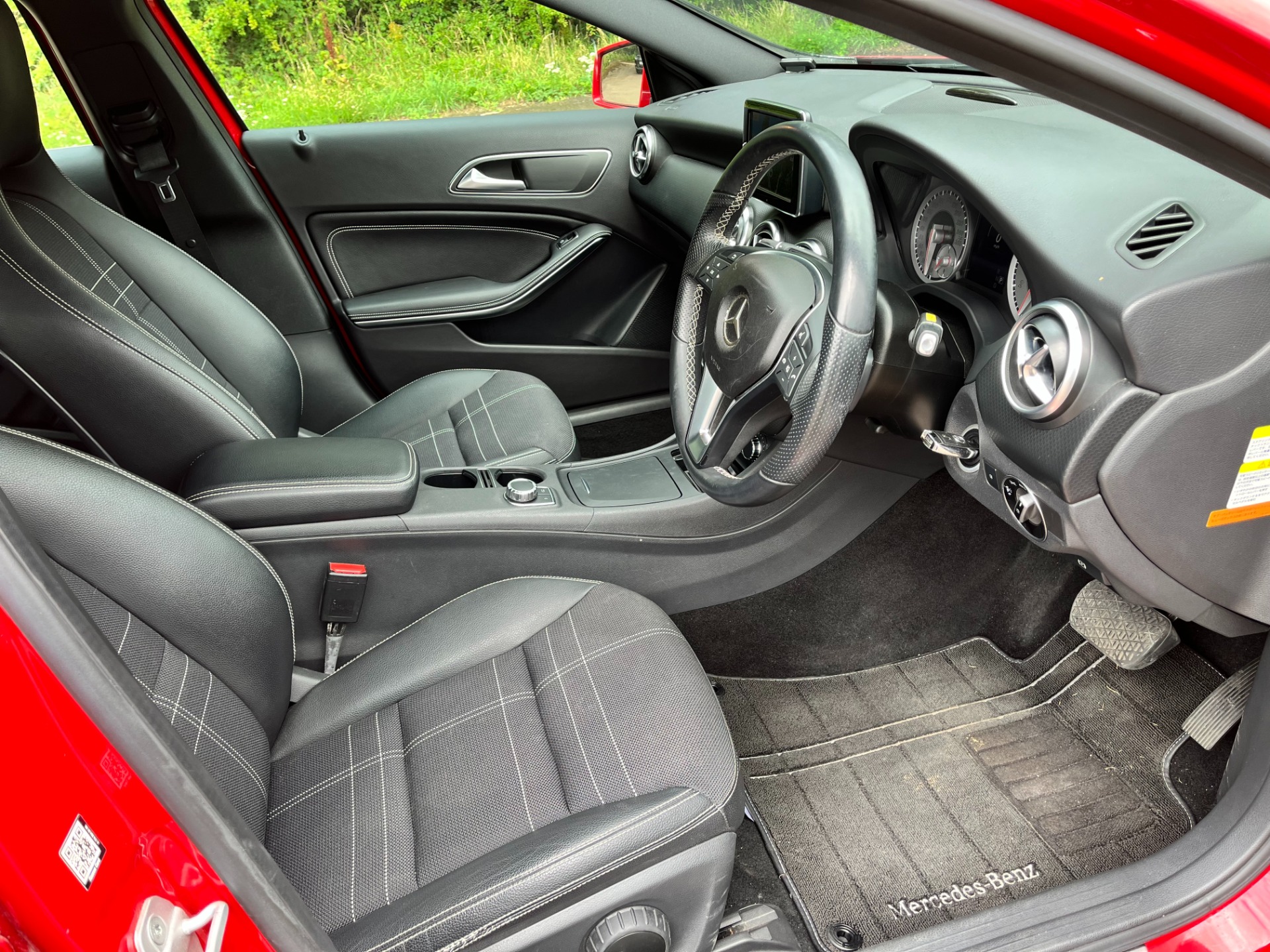 MERCEDES-BENZ A-CLASS A180