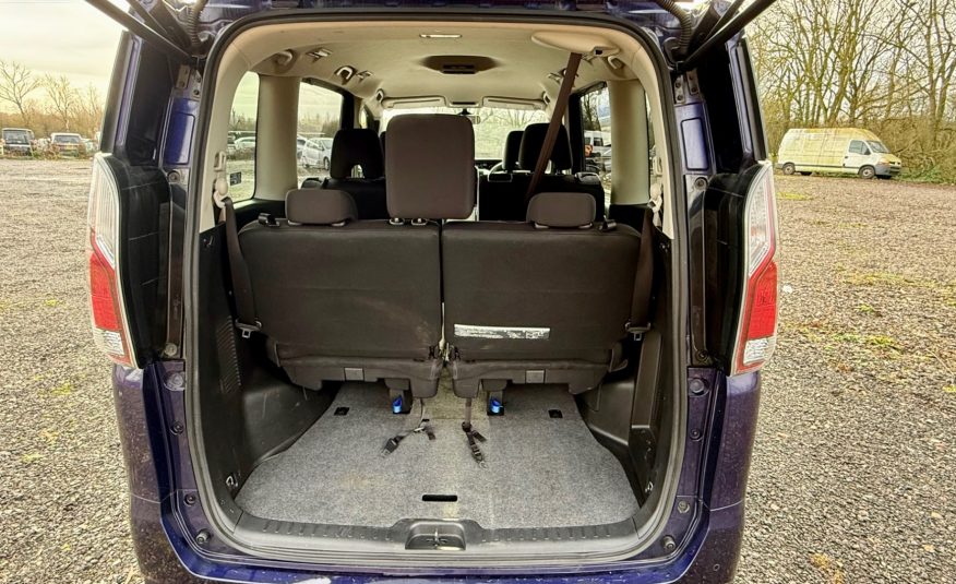NISSAN SERENA 2.0h Auto 8 Seater Hybrid