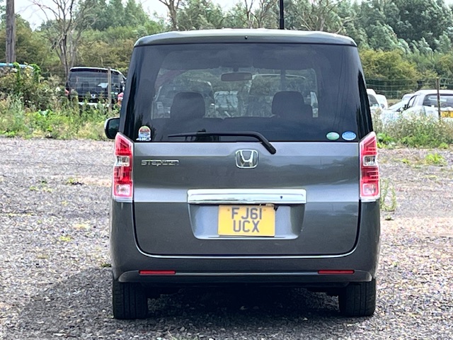 Honda Stepwagn 4WD 2.0L Automatic MPV
