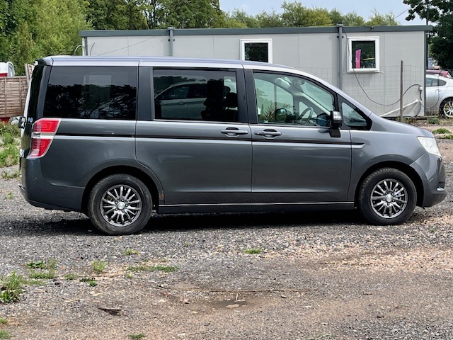Honda Stepwagn 4WD 2.0L Automatic MPV
