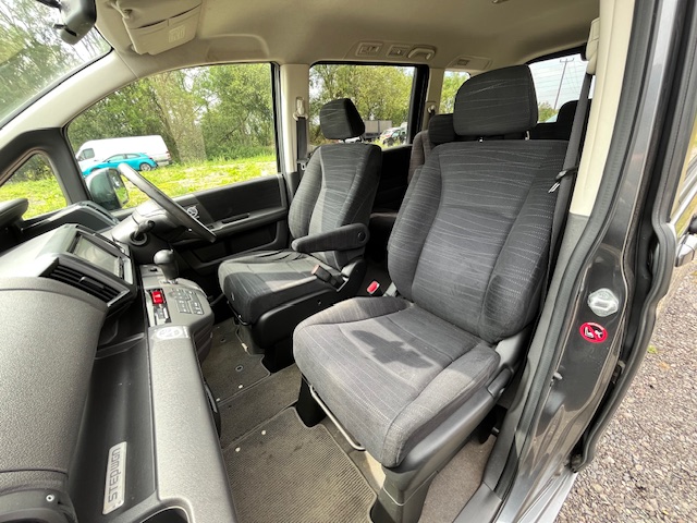 Honda Stepwagn 4WD 2.0L Automatic MPV