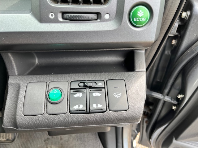 Honda Stepwagn 4WD 2.0L Automatic MPV