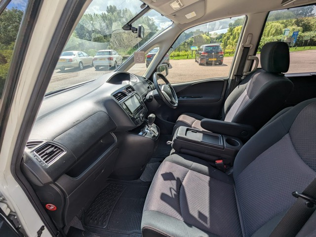 Nissan Serena HighWay Star PureDrive 2.0 Automatic MPV