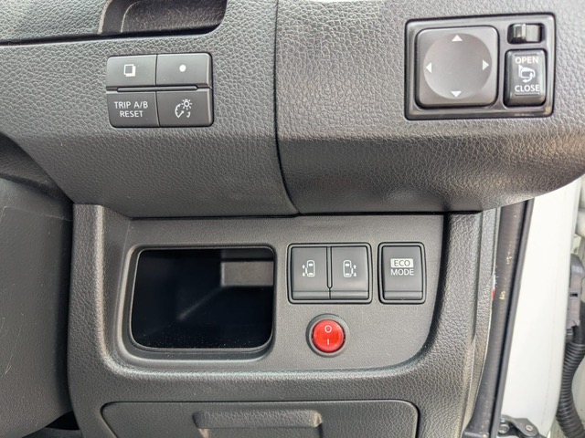 Nissan Serena HighWay Star PureDrive 2.0 Automatic MPV