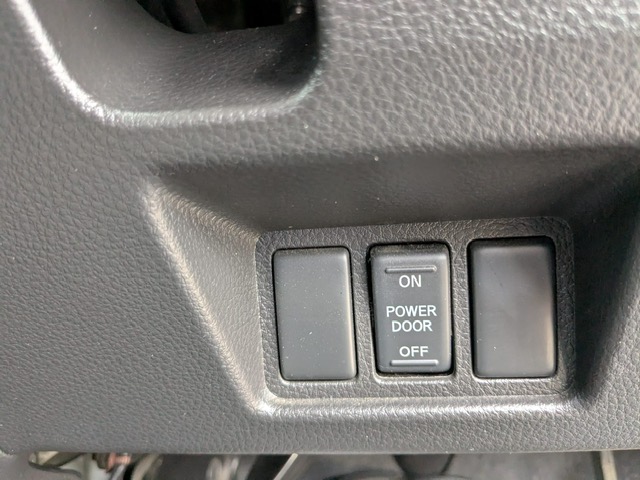 Nissan Serena HighWay Star PureDrive 2.0 Automatic MPV