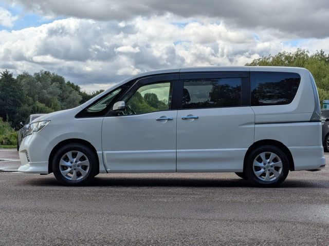 Nissan Serena HighWay Star PureDrive 2.0 Automatic MPV