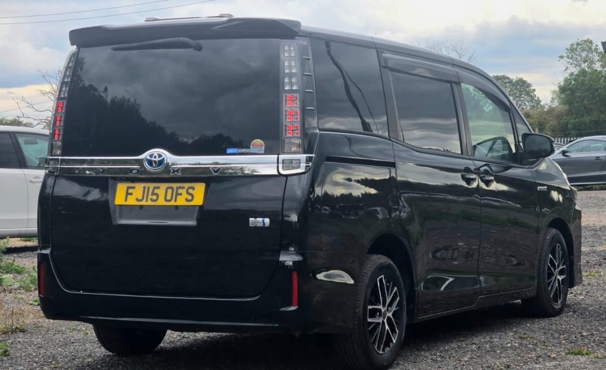 Toyota Voxy 1.8 Hybrid Automatic MPV