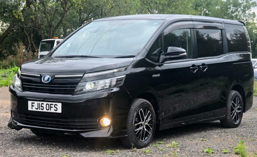 Toyota Voxy 1.8 Hybrid Automatic MPV
