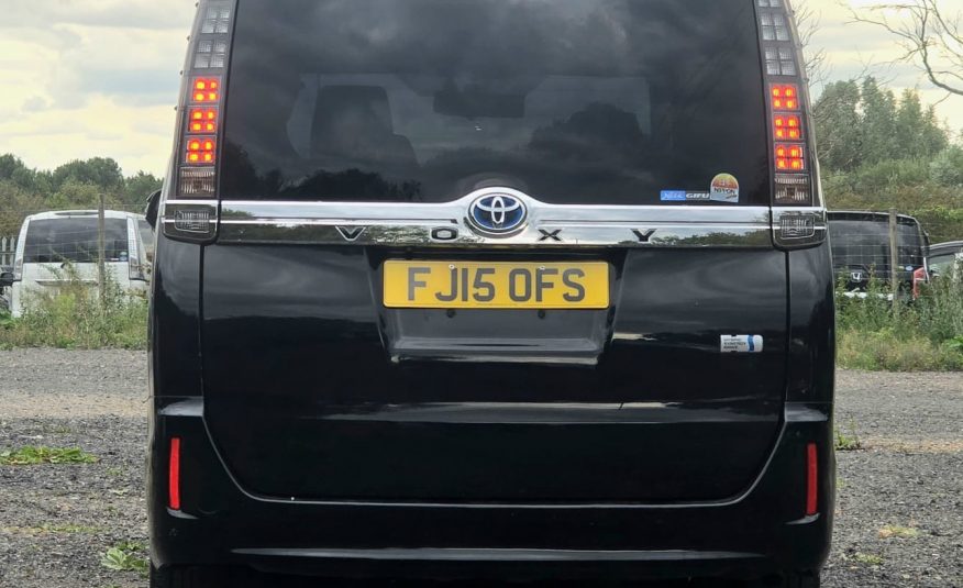 Toyota Voxy 1.8 Hybrid Automatic MPV