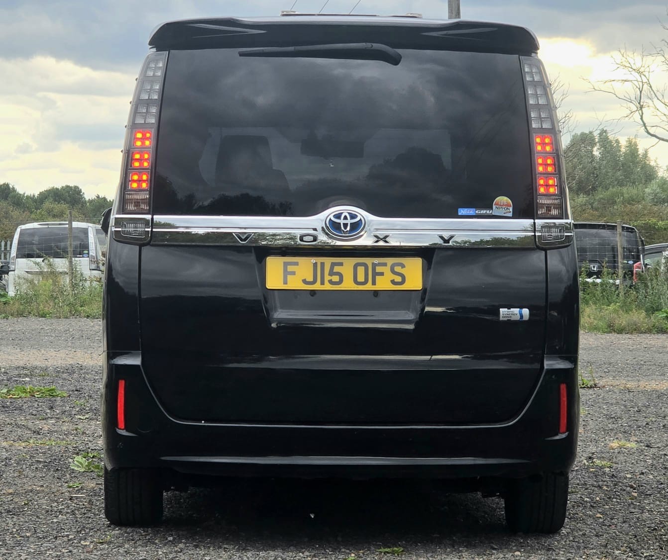 Toyota Voxy 1.8 Hybrid Automatic MPV