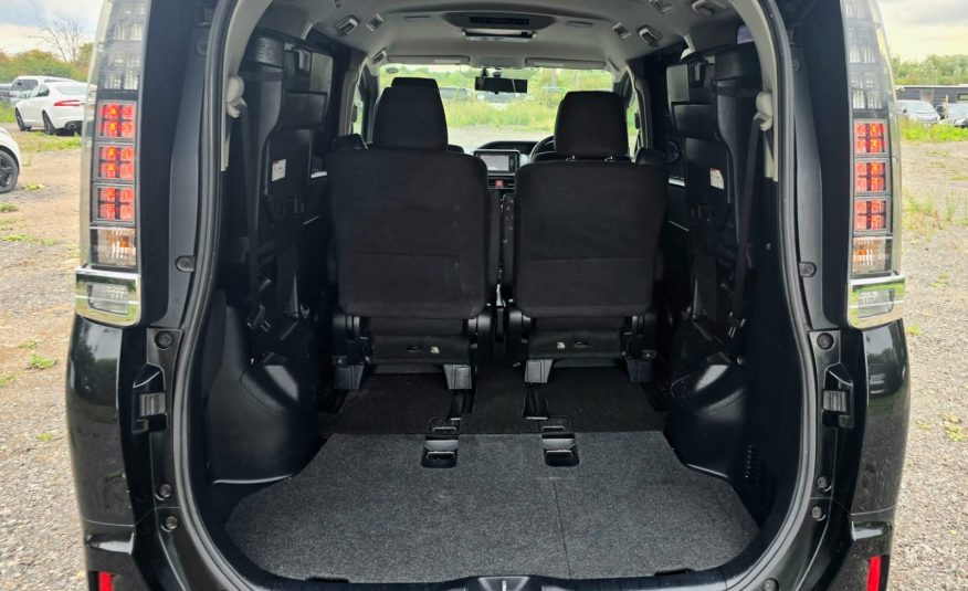 Toyota Voxy 1.8 Hybrid Automatic MPV