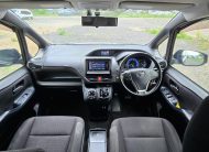 Toyota Voxy 1.8 Hybrid Automatic MPV