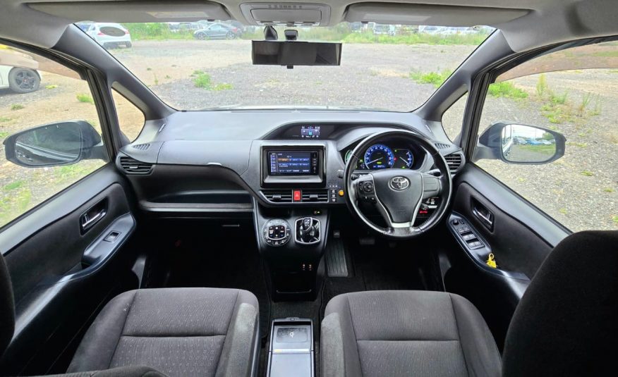 Toyota Voxy 1.8 Hybrid Automatic MPV