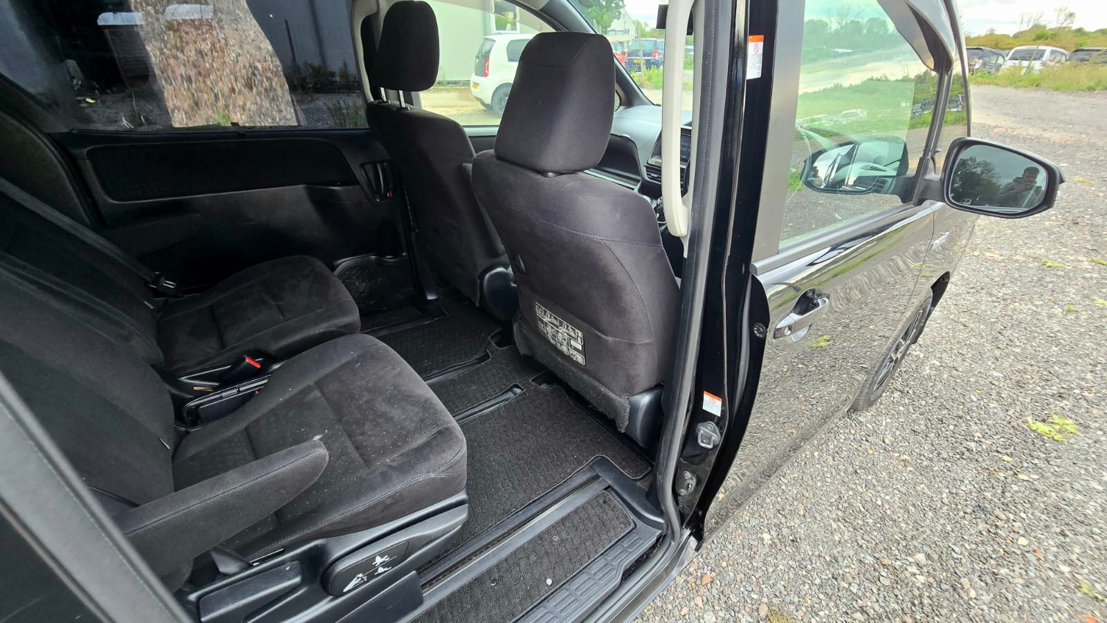 Toyota Voxy 1.8 Hybrid Automatic MPV