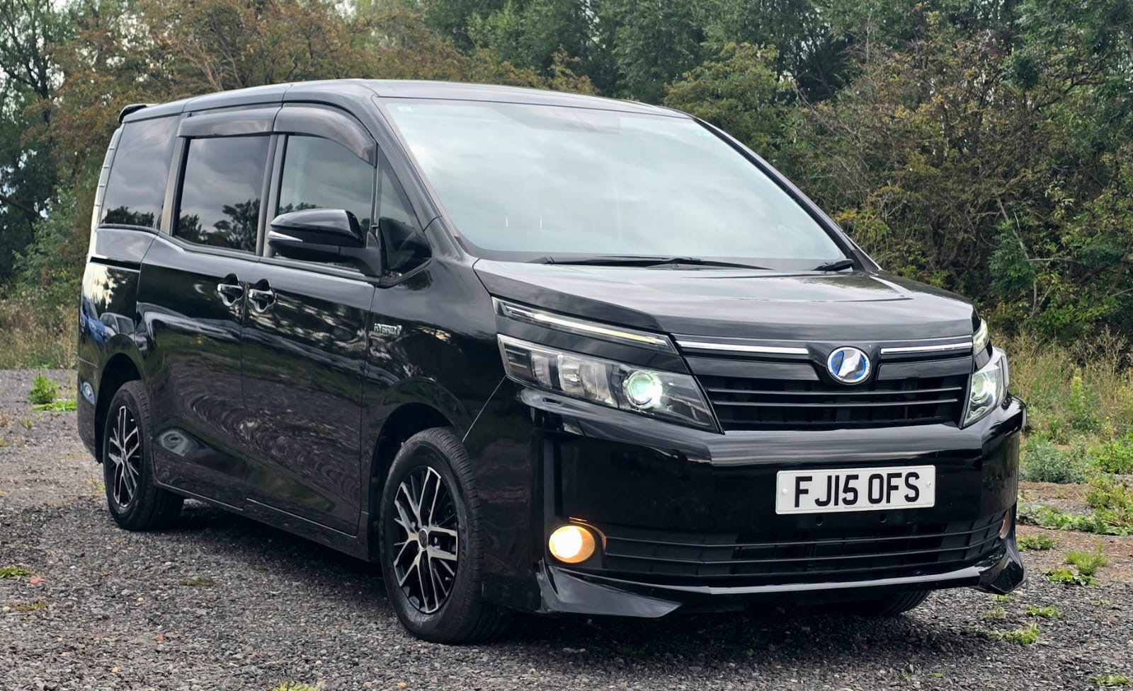 Toyota Voxy 1.8 Hybrid Automatic MPV