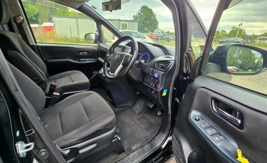 Toyota Voxy 1.8 Hybrid Automatic MPV