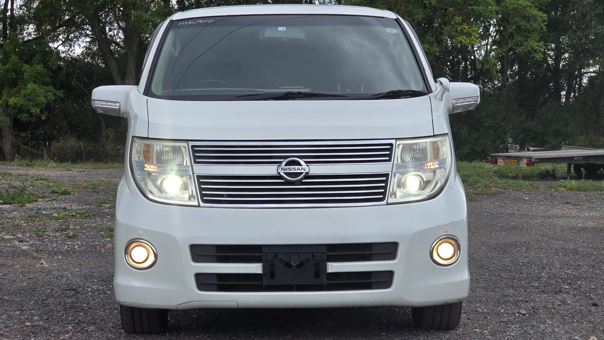 Nissan Elgrand Highway Star 3.5 V6 4WD/RWD Swivel Seats