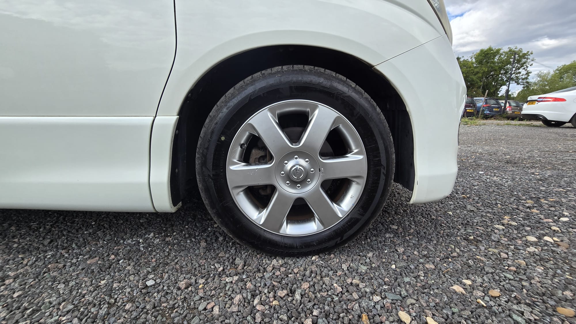 Nissan Elgrand Highway Star 3.5 V6 4WD/RWD Swivel Seats