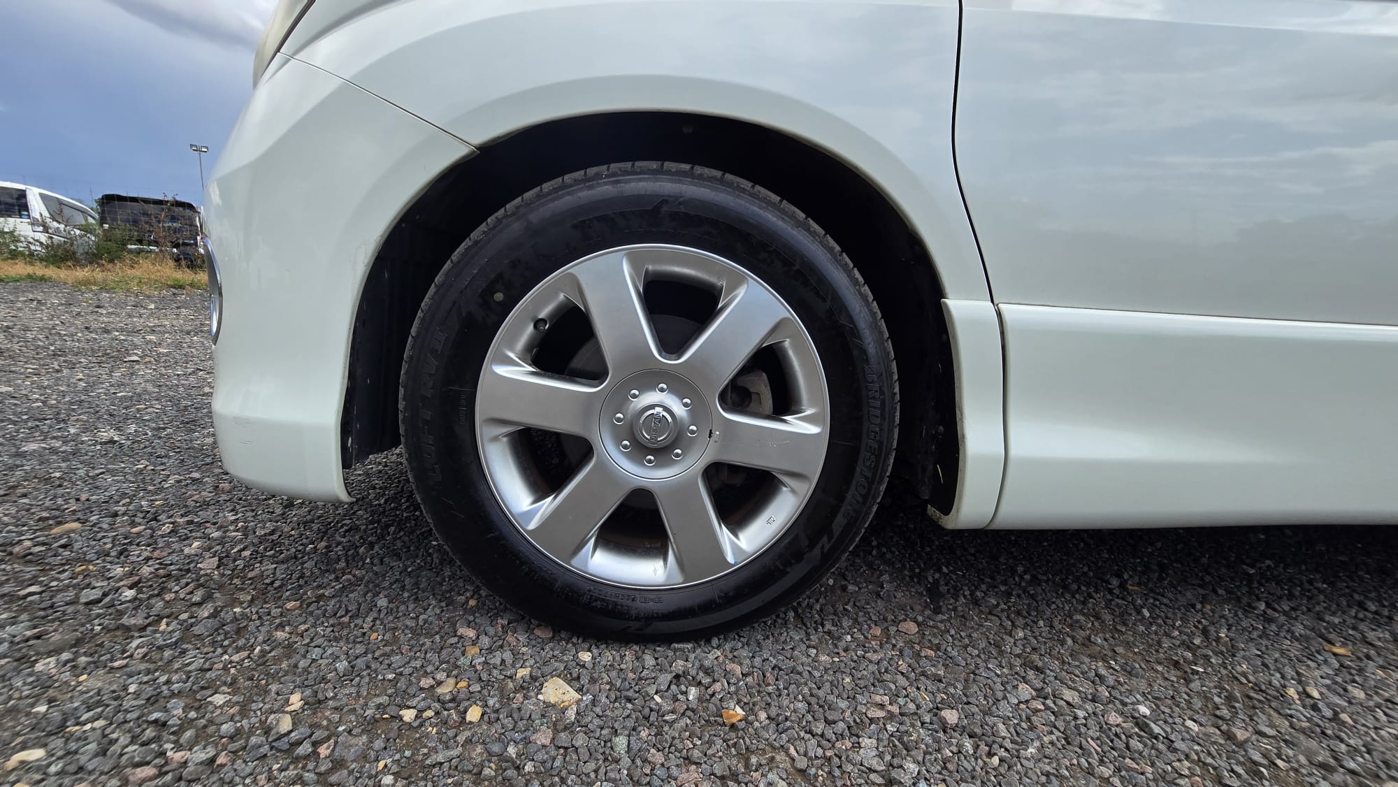 Nissan Elgrand Highway Star 3.5 V6 4WD/RWD Swivel Seats