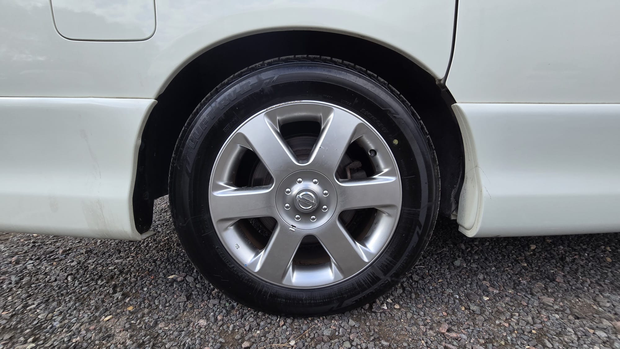 Nissan Elgrand Highway Star 3.5 V6 4WD/RWD Swivel Seats