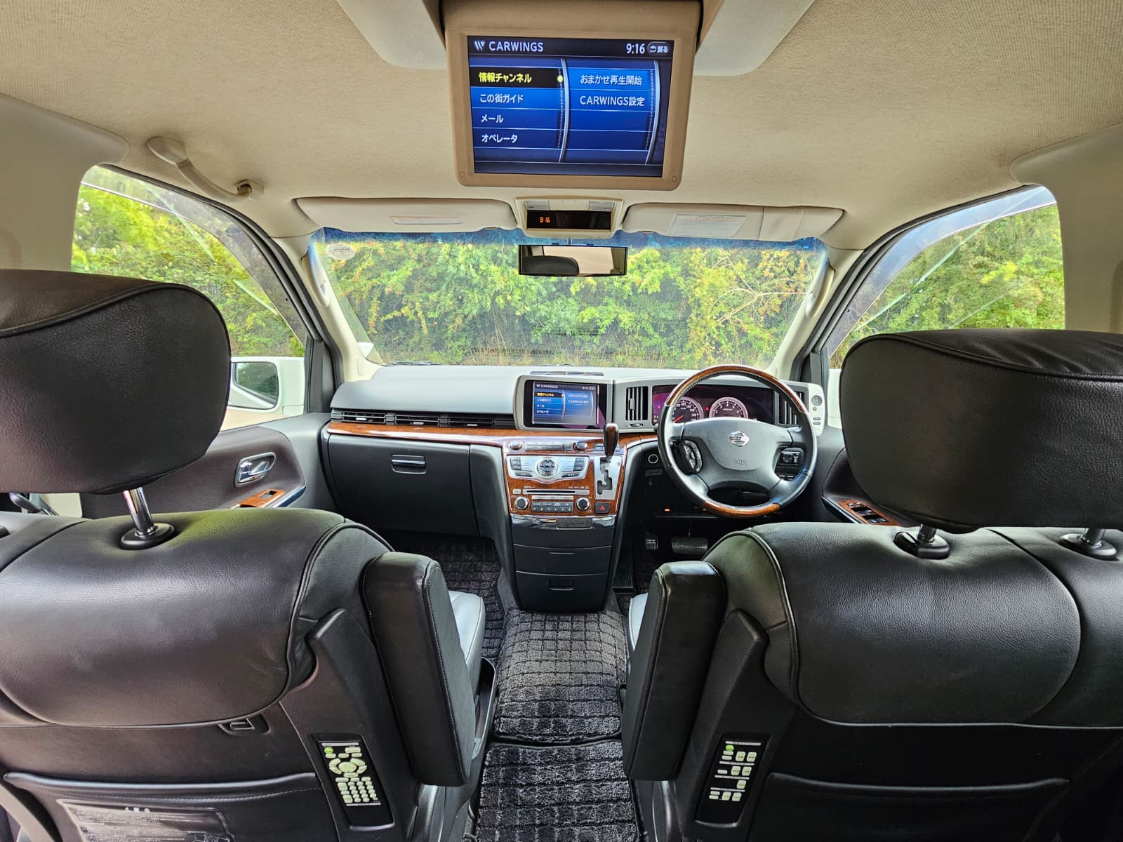 Nissan Elgrand Highway Star 3.5 V6 4WD/RWD Swivel Seats