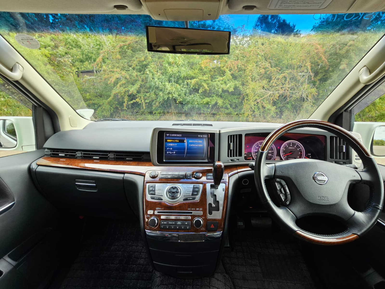 Nissan Elgrand Highway Star 3.5 V6 4WD/RWD Swivel Seats