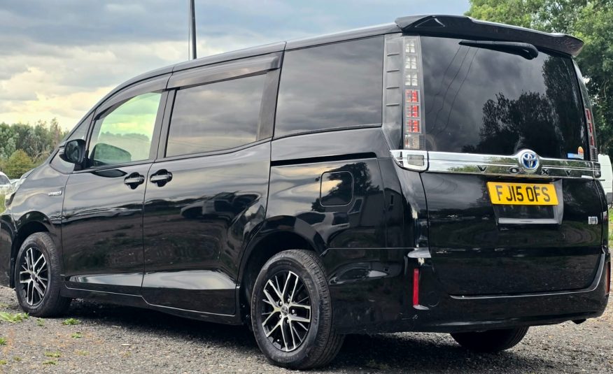 Toyota Voxy 1.8 Hybrid Automatic MPV