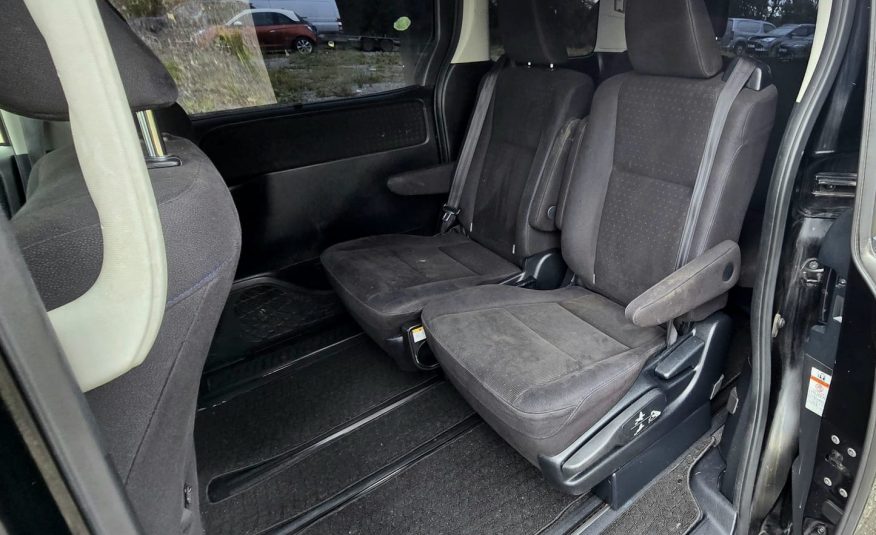 Toyota Voxy 1.8 Hybrid Automatic MPV