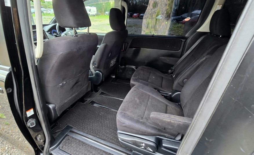 Toyota Voxy 1.8 Hybrid Automatic MPV