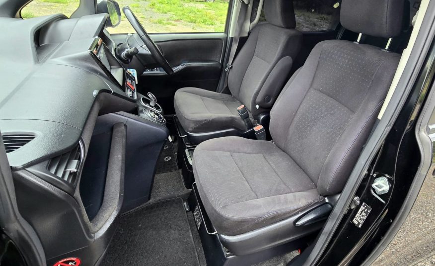 Toyota Voxy 1.8 Hybrid Automatic MPV