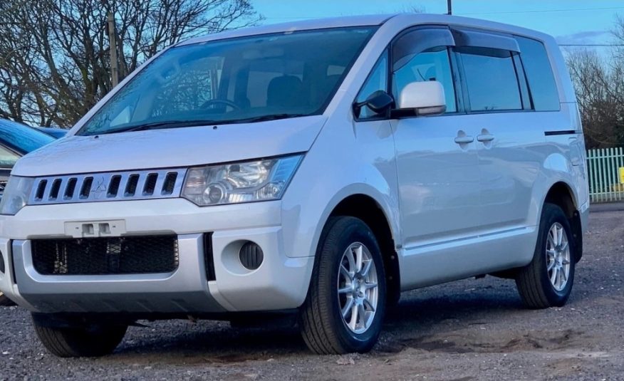 MITSUBISHI DELICA D5 2.4 Auto 8 Seater MPV 4X4