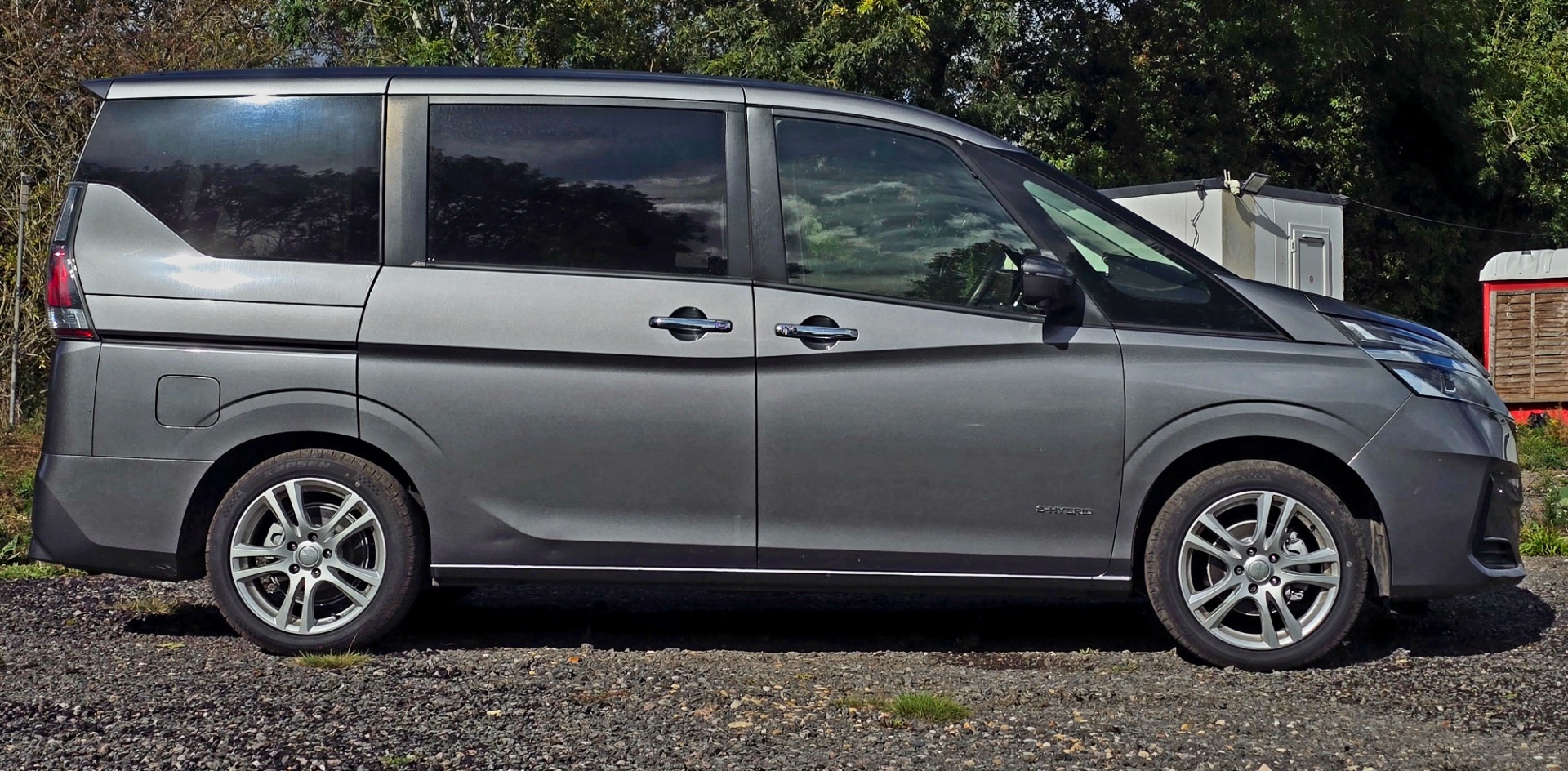NISSAN SERENA HighwayStar 2.0h Auto 8 Seater S-Hybrid MPV Ulez Compliant