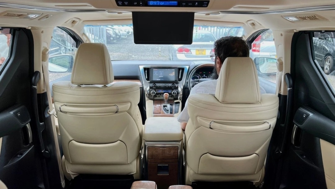 TOYOTA ALPHARD Executive Lounge 2.5 Auto Hybrid Sunroof