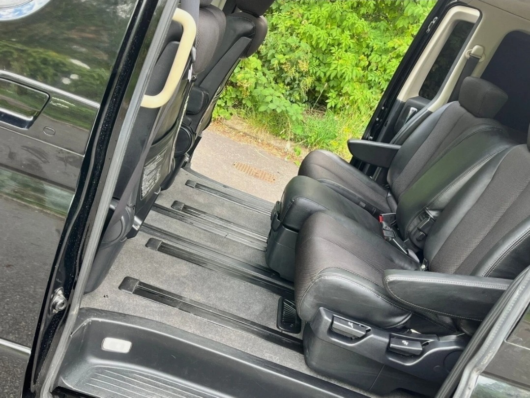 NISSAN ELGRAND Highway Star 3.5 V6 Auto 8 Seater 4X4