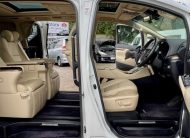 TOYOTA ALPHARD Executive Lounge 2.5 Auto Hybrid Sunroof