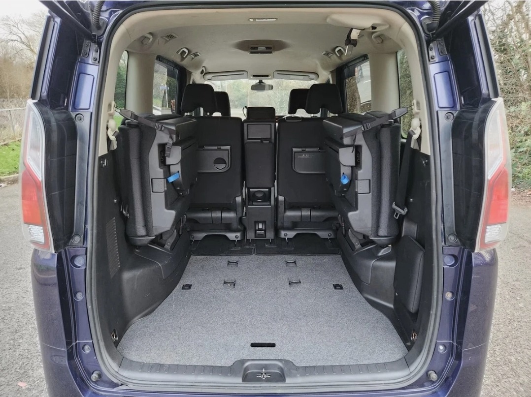 NISSAN SERENA New Shape 2.0L Auto S-Hybrid 8 Seater MPV