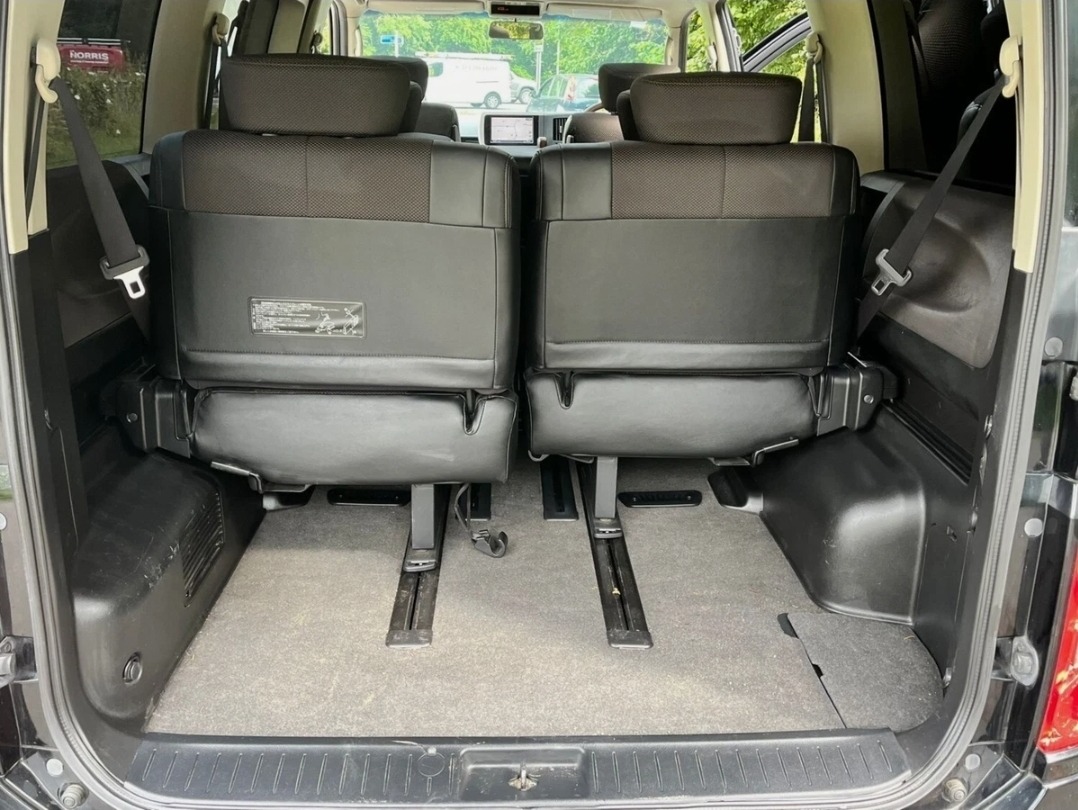 NISSAN ELGRAND Highway Star 3.5 V6 Auto 8 Seater 4X4