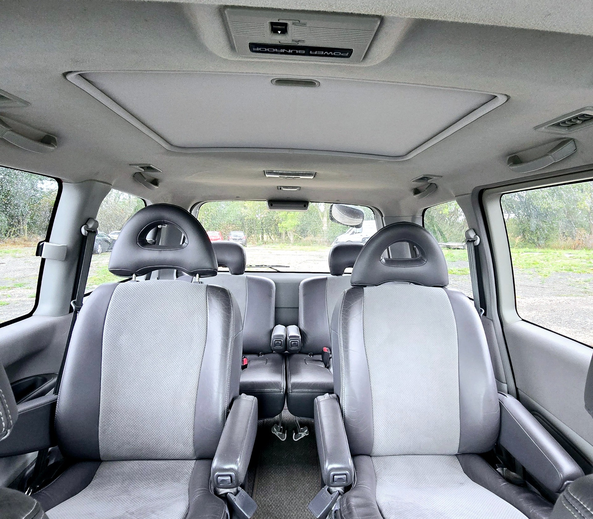 MITSUBISHI DELICA L400 Spacegear Chamonix3.0 Auto V6 4X4 7 Seater twin Sunroof 68k Miles Only