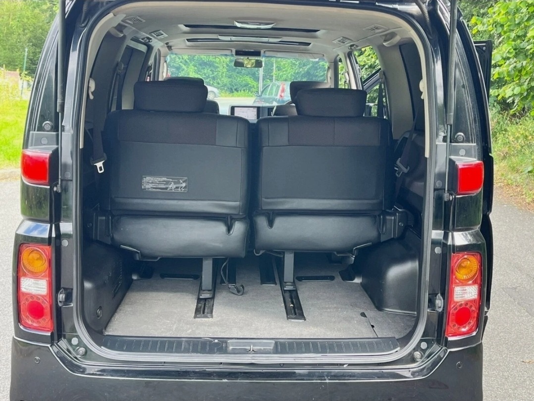 NISSAN ELGRAND Highway Star 3.5 V6 Auto 8 Seater 4X4