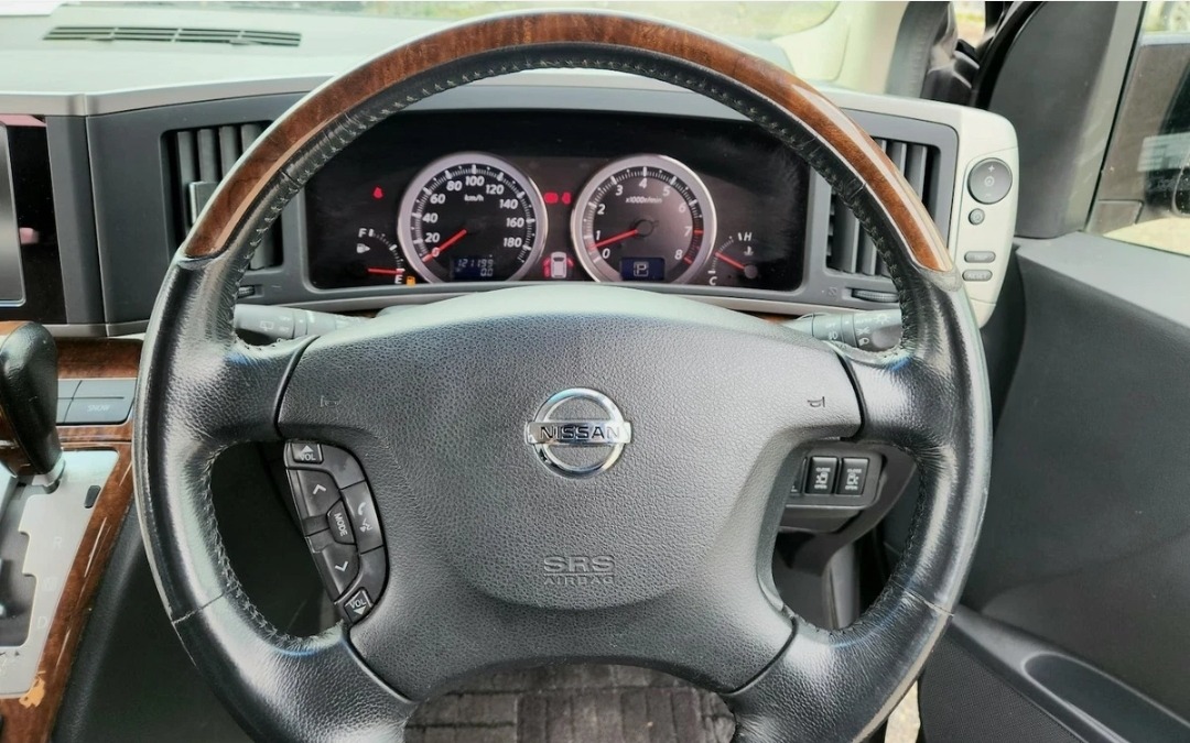 NISSAN ELGRAND HighwayStar ME51 2.5 V6 Auto 8 Seater