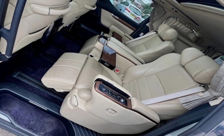 TOYOTA ALPHARD Executive Lounge 2.5 Auto Hybrid Sunroof